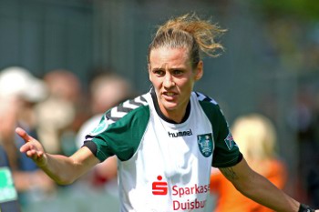 Frauenfußball-Spitzenspiel Duisburg gegen Frankfurt!
